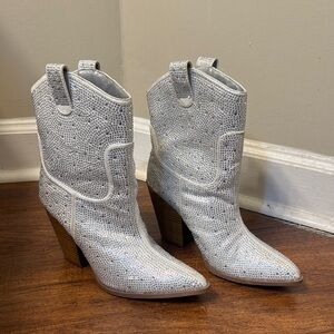 Wild Diva White Heeled Boots with Elegant Design